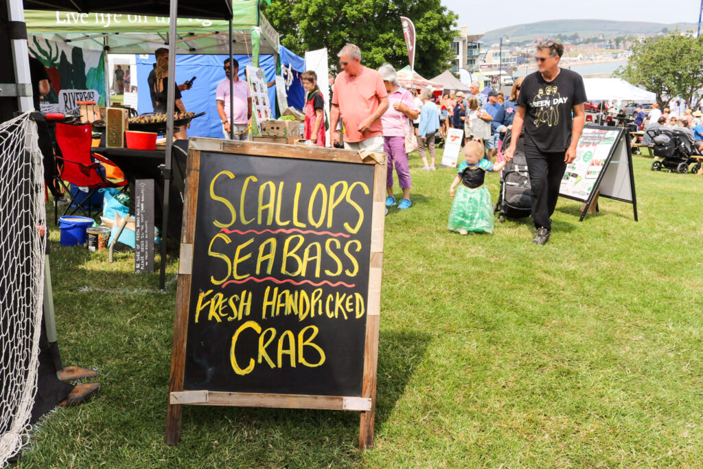 Sign for scallops, seabags & fresh handpicked crab