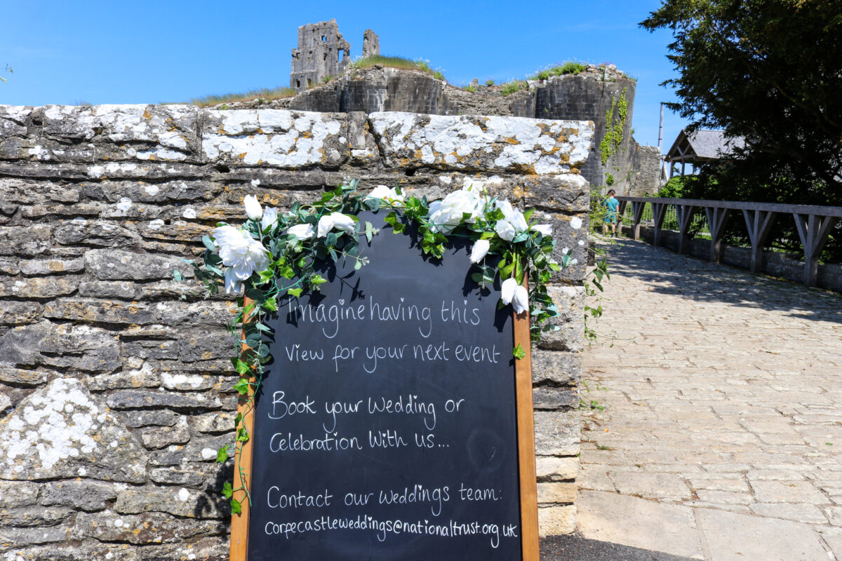 Corfe-Castle-wedding-fair sign